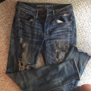 AMERICAN EAGLE DISTRESSED BOYFRIEND JEANS